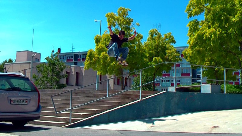 Antoine - Ollie over the rail - Genève.jpg